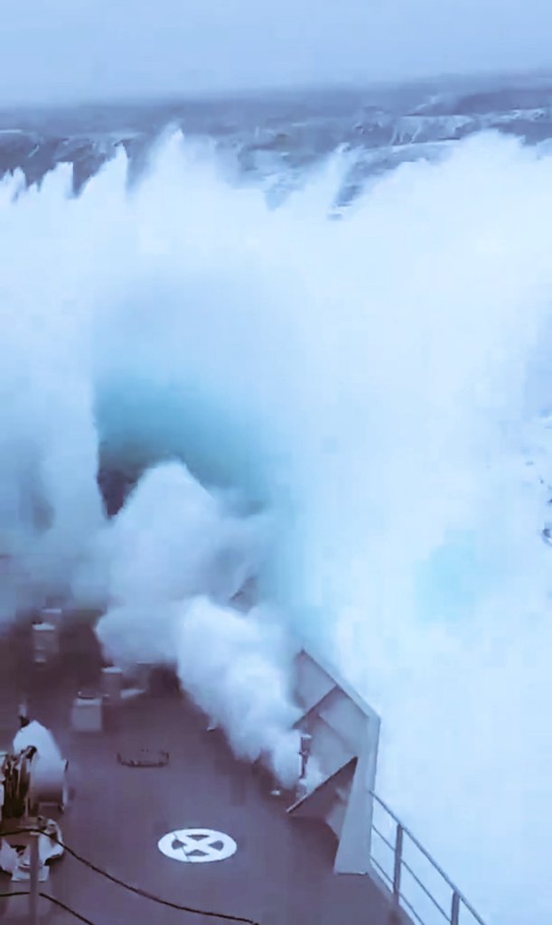 DJPTECHNO's tweet photo. 🌐 𝕏 𝙂𝘼𝙇𝘼𝕏𝙔 𝙒𝙀𝘼𝙏𝙃𝙀𝙍 🌐
     stay tuned ⛵stay safe

⚠️❌💀HURRICANE HELENE CAT3⚠️❌

The #Atlantic gets wild! 
Extreme HIGH WAVES are crashing
over a ship.

#helenestorm 
#hurricane
#helene
#waves
#Florida https://t.co/7wCx618CMg