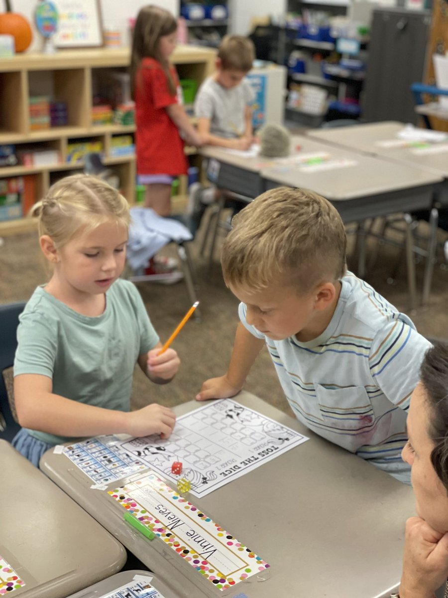 marnellandrea29's tweet image. Playing a math game to review comparing numbers. @VV_Voyagers #fabulousfirsties #welovemath