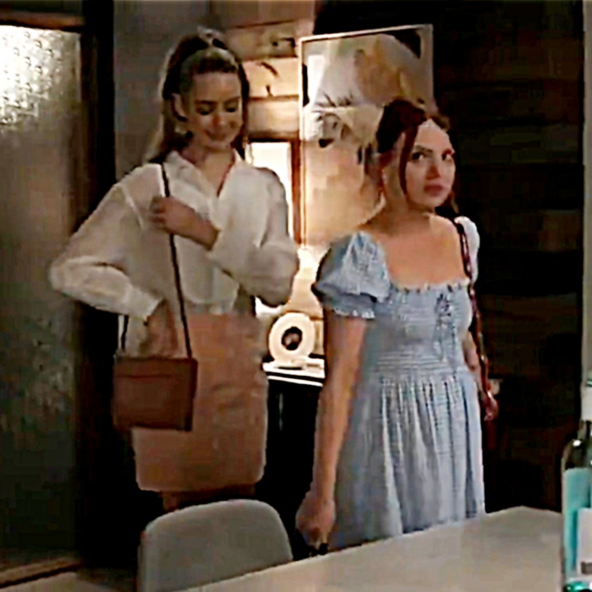 soap_zombie's tweet photo. (SPITS OUT DRINK)
#Chlic #Neighbours https://t.co/jalIswlnsZ