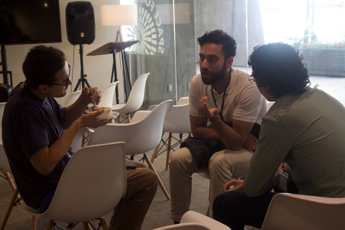 foundersvillge's tweet image. #TechWeekend creates a unique &quot;Founders village&quot; that pops up for 3 days.

Some of the simple qualities #founders love about Tech Weekend is -- long, deep conversations. 

Tech Weekend&apos;s 3-day format means no one&apos;s in a rush. There is ample time to connect with everyone, multiple…