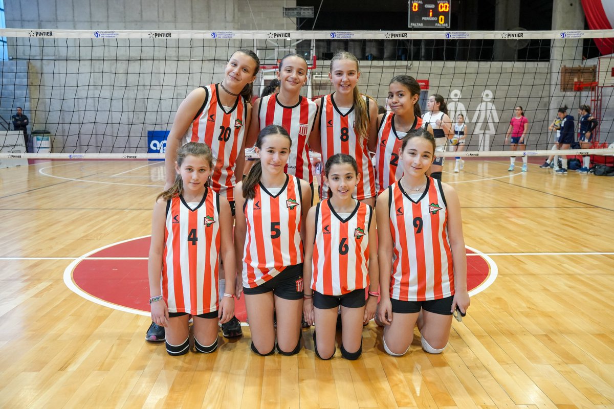 EdelpVoley's tweet photo. #Inferiores ¡Nueva fecha de clásicos y 3/3 para nuestras Leoncitas 🇦🇹🦁!

Sub 12 Estudiantes 2 - 0 Gimnasia ✅
Sub 13 Estudiantes 2 - 0 Gimnasia ✅
Sub 14 Estudiantes 3 - 1 Gimnasia ✅

El 8/10 los esperamos en UNO para los partidos de Sub 16, Sub 18 y Sub 21 🙌 https://t.co/cQw4dkREvs