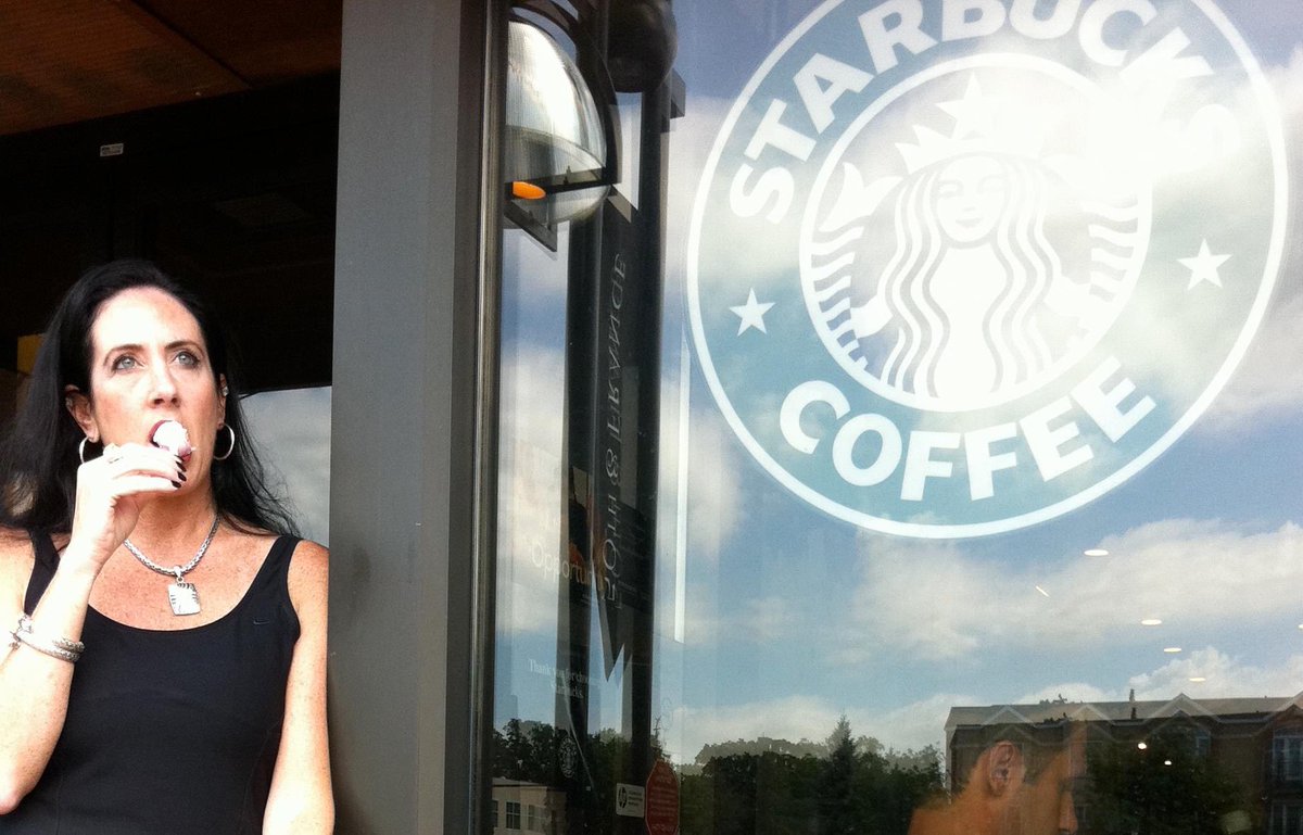 I am still a huge fan of the Cake Pops from Starbucks!😋