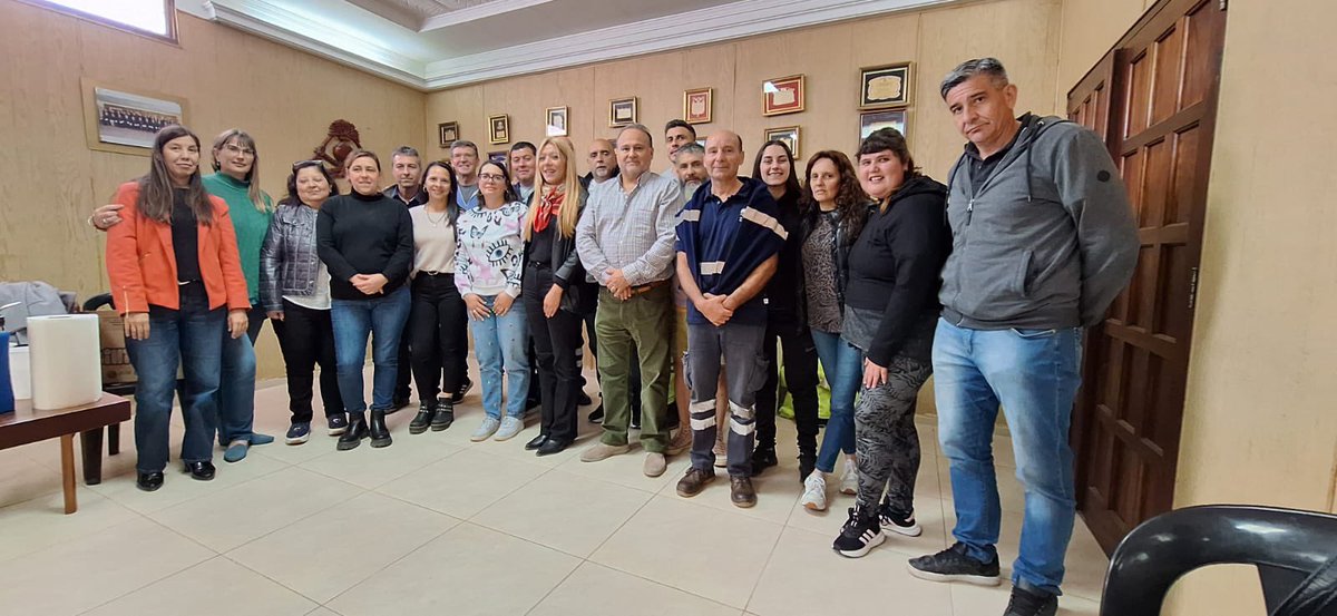 UDI_Arg's tweet photo. #AccidenteHomicidioPeajeJCraik se llevo a cabo la reunión y entrevistas individuales del  Equipo interdisciplinario del @minjusytrabcba  a las Cras y Cros del peaje, era necesaria su contención psicoemocional. Gracias @MartinLlaryora @JuliLopezOK #EstadoPresente https://t.co/BtGNBA21Y4