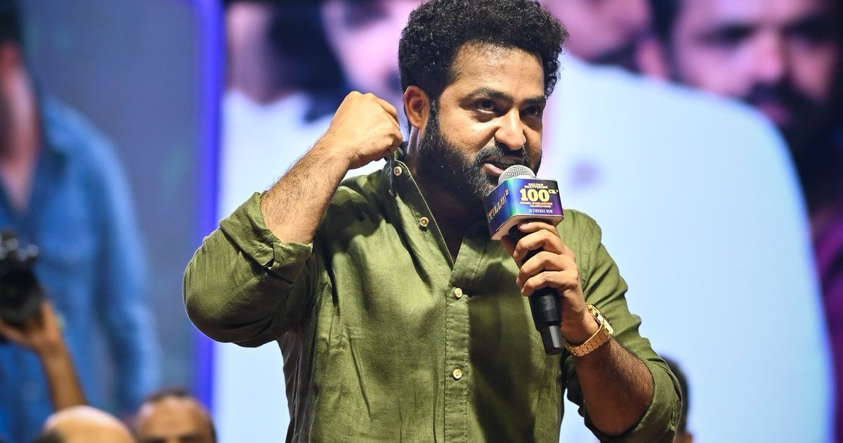 Thyview's tweet image. #Devara delivers solid mass moments, with @tarak9999’s intensity and @anirudhofficial score standing out. Koratala Siva knows how to keep the energy high, but I couldn’t help but feel there was room for deeper character exploration. 

The last few minutes, setting up the sequel,…