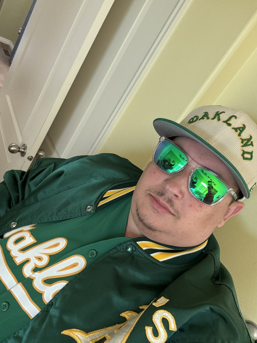 thismirage42's tweet image. Pouring one out tonight. Never wearing the #GreenAndGold again. #RIPAs #OaklandForever #OaklandAthletics