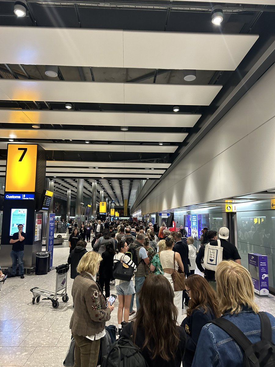 HollyCC's tweet photo. What on earth is going on @HeathrowAirport @British_Airways  - everyone at T5 baggage claim has been abandoned, insane number of delayed flights, no luggage handlers and at 1am everyone told to abandon their luggage with no info. No staff around, collapsed system, carnage!!! https://t.co/Dw93tYBEVd