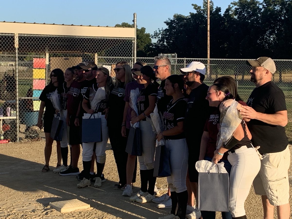 3434TheAnchor's tweet photo. Congrats to the @DiscovererWay SB Seniors. We appreciate all you have accomplished on the SB field and in the classroom. #LeftYourMark #AwaysADiscoverer #Maroon&White https://t.co/0PkY4T9qNO