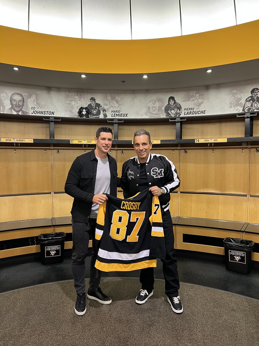 penguins's tweet photo. A couple legends.

Thanks for stopping by our room, @SebastianComedy! https://t.co/m9jtGdYoqC