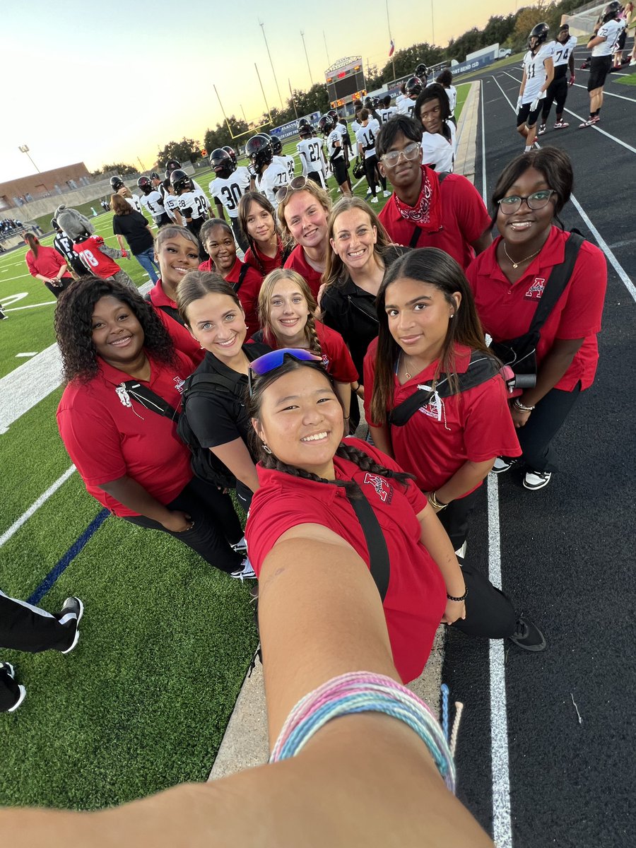 Dawgsportsmed's tweet photo. kNIGHTy kNIGHT knights! Let’s goooo @AHSDawgFootball ❤️🏈⚕️🖤
#PregameSelfie #RodeoRoundup https://t.co/pKlVU9oA7B