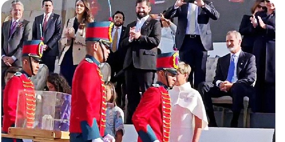 ndurancoronado's tweet photo. EL REY CANSADO.💥
AL ESTILO DE NORMA PIÑA SE QUEDA PEGADO AL ASIENTO AL PASO DE LA ESPADA DE BOLÍVAR‼️
#Colombia
#SinRespeto
#MejorInventateUnaDiarreaYNoAsistas https://t.co/Z3sJs0jACP
