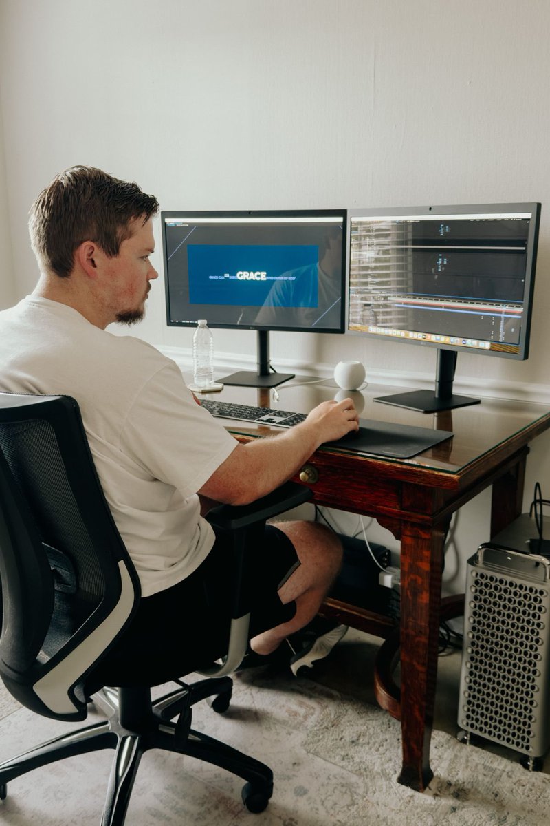 NathanArmstrong's tweet photo. Full week of on-site production, in-office post-production work (cutting, grading, animation, sound design, audio mixing &amp; mastering) &amp; pre-production work for shoots in the next couple of weeks 🎥📸 https://t.co/d9uF1DggqA