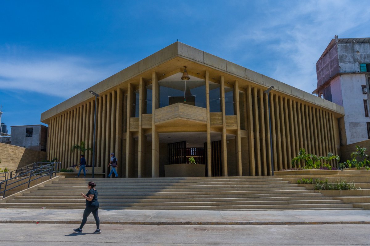 MeyerFalcon's tweet photo. Es un honor haber recibido hoy a nombre del @GobiernoMX y el equipo de la @SEDATU_mx el premio Mies Crown Hall America 🇺🇸

Por primera vez se entregó el premio a la excelencia del diseño en arquitectura social y lo recibe México 🇲🇽 https://t.co/jGFCu7vqjE