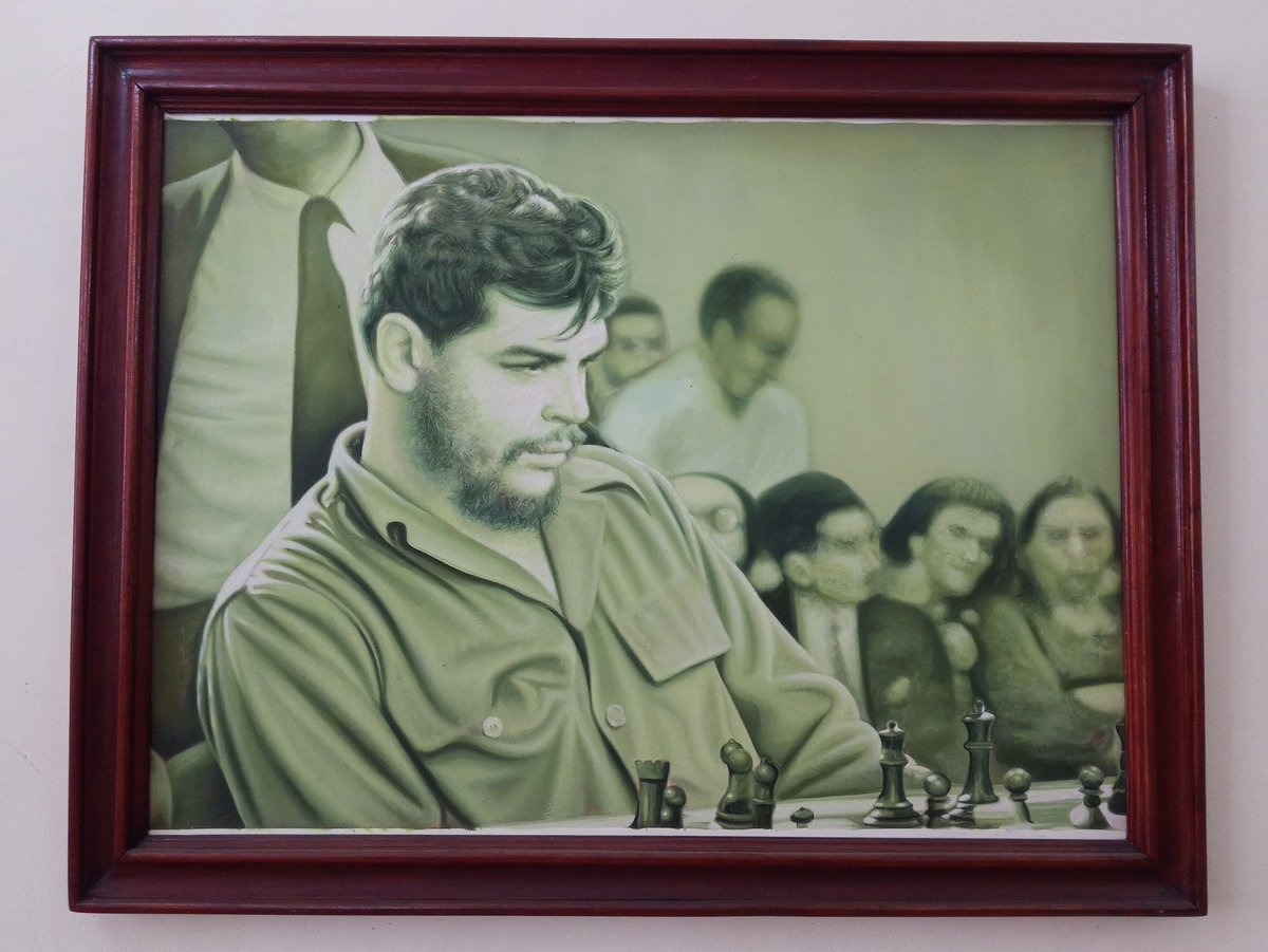 lea20180113's tweet photo. "Recuerdo con agrado las simultáneas en el Ministerio de Industrias y mi partida con el #Che, a quien considero un fuerte jugador, además de un gran hombre".

🗣 Mijail Tal, "El Genio de Riga".

📷 Palacio del #Ajedrez, Santa Clara. https://t.co/iBpR8OcsNm