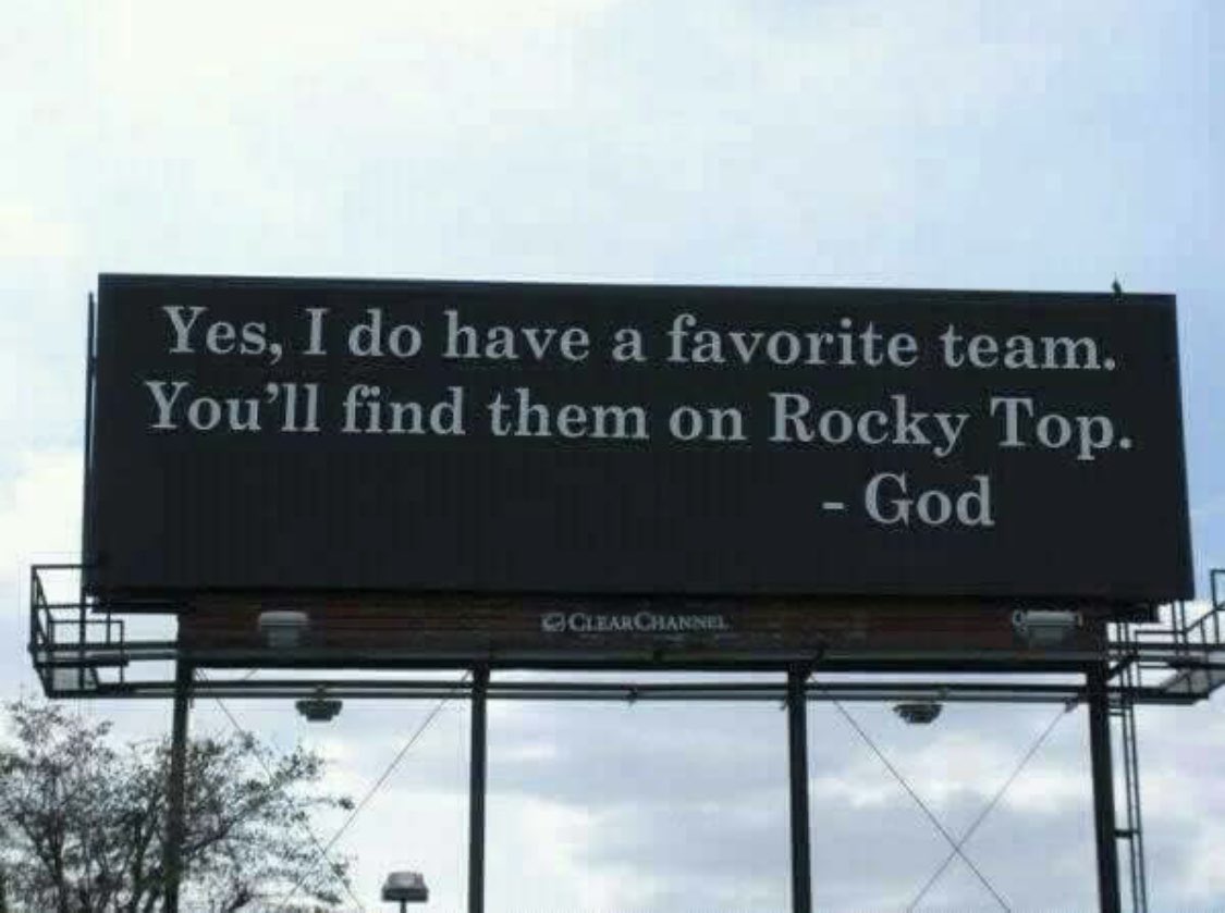TaraLacyH's tweet photo. #GBO 🫡🧡🍊🏈 https://t.co/Egct76oGhG