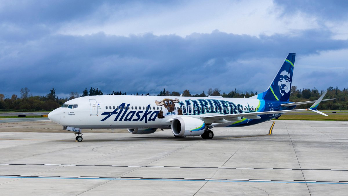 AlaskaAir's tweet photo. “Fly, fly away” soars to new heights. Literally. Watch the skies for our newest special-edition aircraft, honoring a partnership with the Seattle @mariners that began 24 years ago. Go Mariners! Learn more: https://t.co/37OLLt9LrB https://t.co/AMXaXj615E