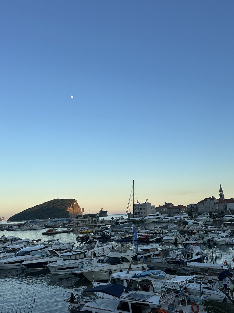 TahaArcolu1's tweet photo. At Porto Restaurant in Montenegro, you are treated to a breathtaking view of the Adriatic Sea, nestled in the serene atmosphere of a coastal town.       👇 more in comments👇 #cardi #devara #Montenegro #karadağ #travel #blogger #Worlds2024 #restaurant https://t.co/3iKMhexXNi