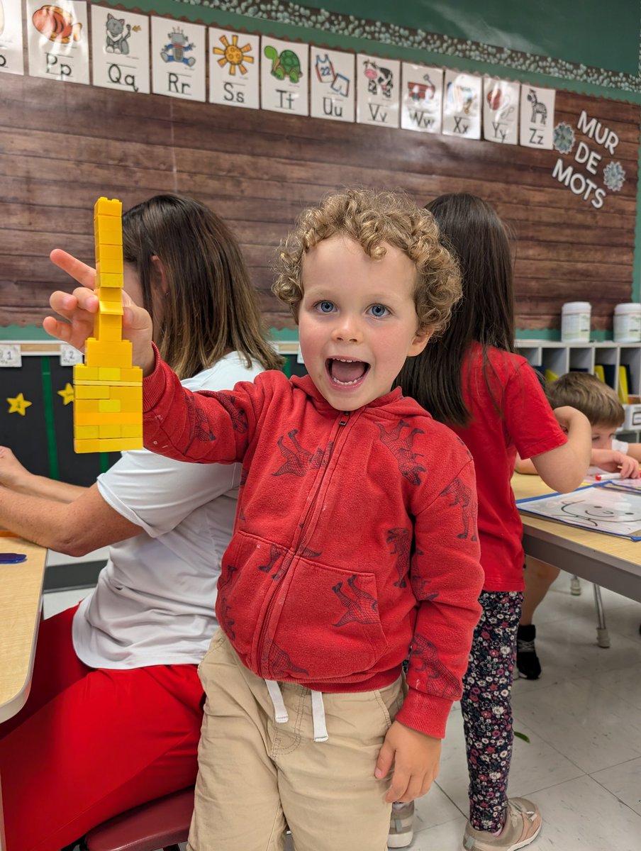 🌈 Une journée passionnante dans notre classe de maternelle/jardin ! Aujourd'hui, nos petits apprenants ont exploré le monde des couleurs primaires, découvert de nouveaux mots, exprimé leurs émotions et participé à des activités ludiques de lecture.