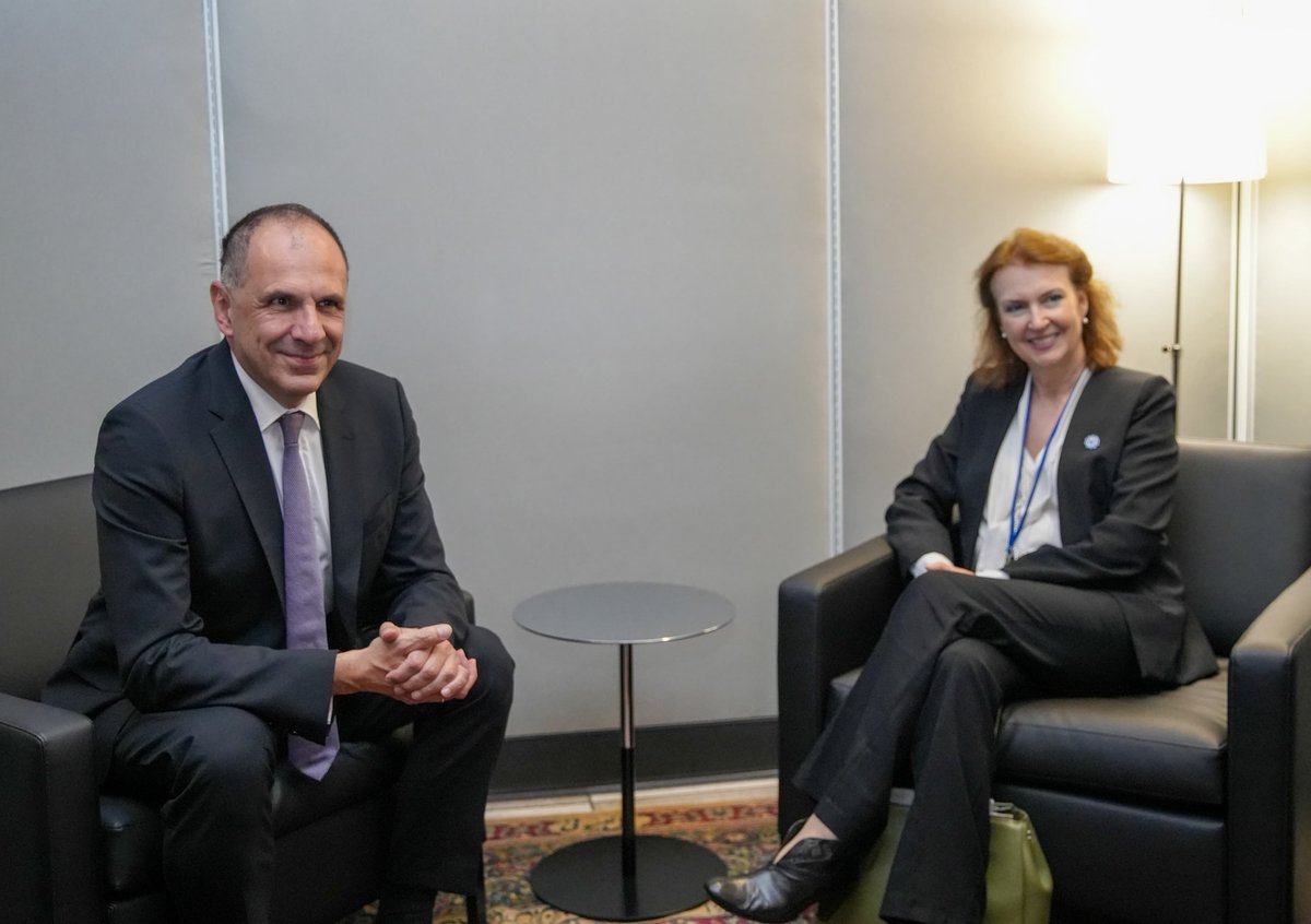 Cancilleria_Ar's tweet photo. La Canciller Mondino continuó con las reuniones bilaterales en el marco de la 79ª Asamblea General de las Naciones Unidas 

Como parte de su agenda diplomática en el marco de la 79ª Asamblea General de las Naciones Unidas, la Canciller Diana Mondino se reunió en la tarde de hoy, en Nueva York, con el Secretario General de la Liga de los Estados Árabes y con sus pares de Luxemburgo 🇱🇺, Belice 🇧🇿, la República Helénica 🇬🇷 y los Emiratos Árabes Unidos 🇦🇪.

📎 https://t.co/ANsTqT0lwe