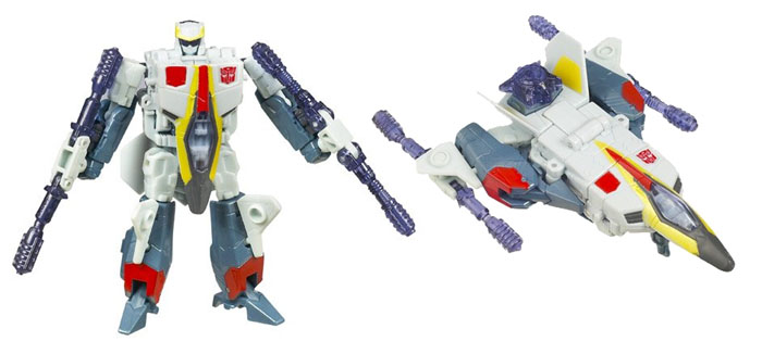 DailyTFormers's tweet photo. Some may think they're Scatttershot, when that can't be any farther from the truth. They just have no approach to leadership. They see themselves as the torso, and not much else. Maybe others need to put a personality on them. The #Transformers of the day is #Universe Airazor! https://t.co/e89cBP3x3B