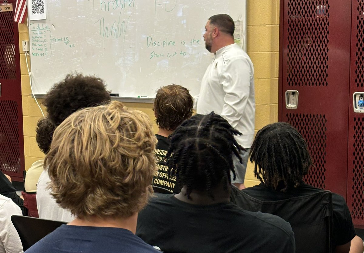 350by50_CoachBF's tweet photo. The @NewAlbanyFB want to thank @AaronCassady of @radiogameday for coming in and talking to our team today. “Discipline is the shortcut in life” “The past doesn’t dictate your future”. More importantly want to thank him for all he does for the athletes at NA! https://t.co/0Yn0c1SlN8