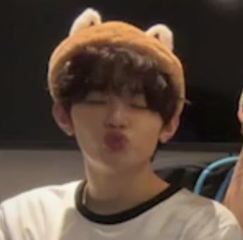 justforluv_'s tweet photo. 쮸우우...                                                             쮸우우... .
                                     쮸우우.. https://t.co/uESOWufyoX
