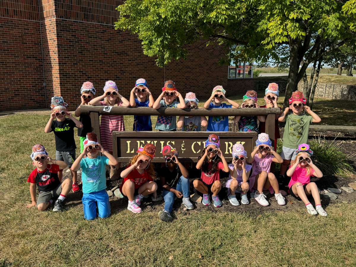 SheeleyKidsCare's tweet photo. We went on a bear hunt all around Lewis &amp; Clark. We didn't find any bears, but we did find our favorite EIP student! @EllenSheeley @LPS_EIP @LIBERTYSCHOOLS https://t.co/pGBrjMhmzA