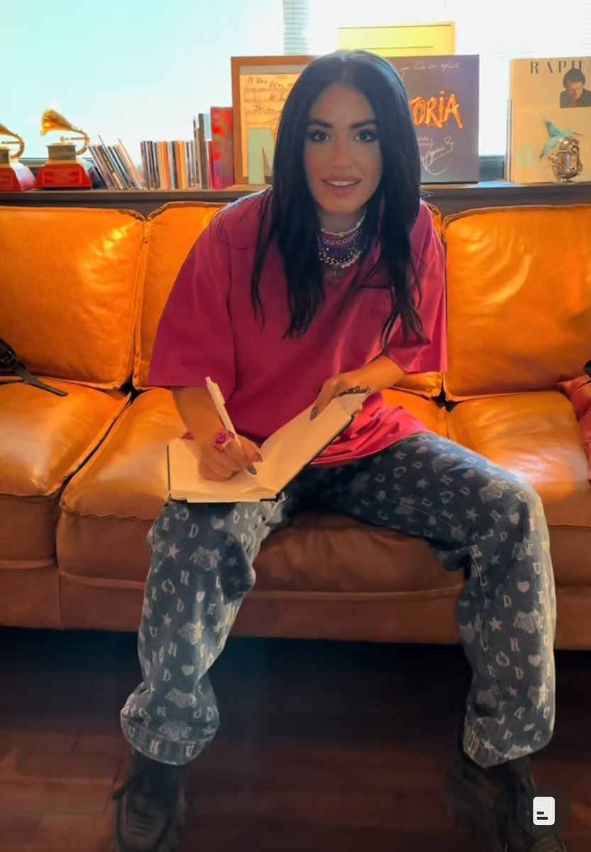 mi reacción cuando empezó el video y vi la cara de lali un poquito cambiada