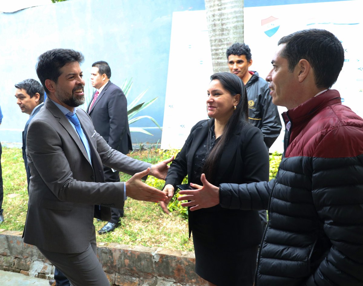 ConsejoParaguay's tweet photo. El presidente del Consejo de la Magistratura, Abg. Gerardo Bobadilla, compartió una 𝐣𝐨𝐫𝐧𝐚𝐝𝐚 𝐝𝐞 𝐢𝐧𝐭𝐞𝐠𝐫𝐚𝐜𝐢𝐨́𝐧 con funcionarios de la institución.  

El encuentro se realizó esta tarde, con el propósito de fortalecer la unidad del plantel de funcionarios que integran las distintas dependencias del organismo, con miras a encarar los desafíos que restan en la gestión del año 2024 y culminar de manera eficiente.