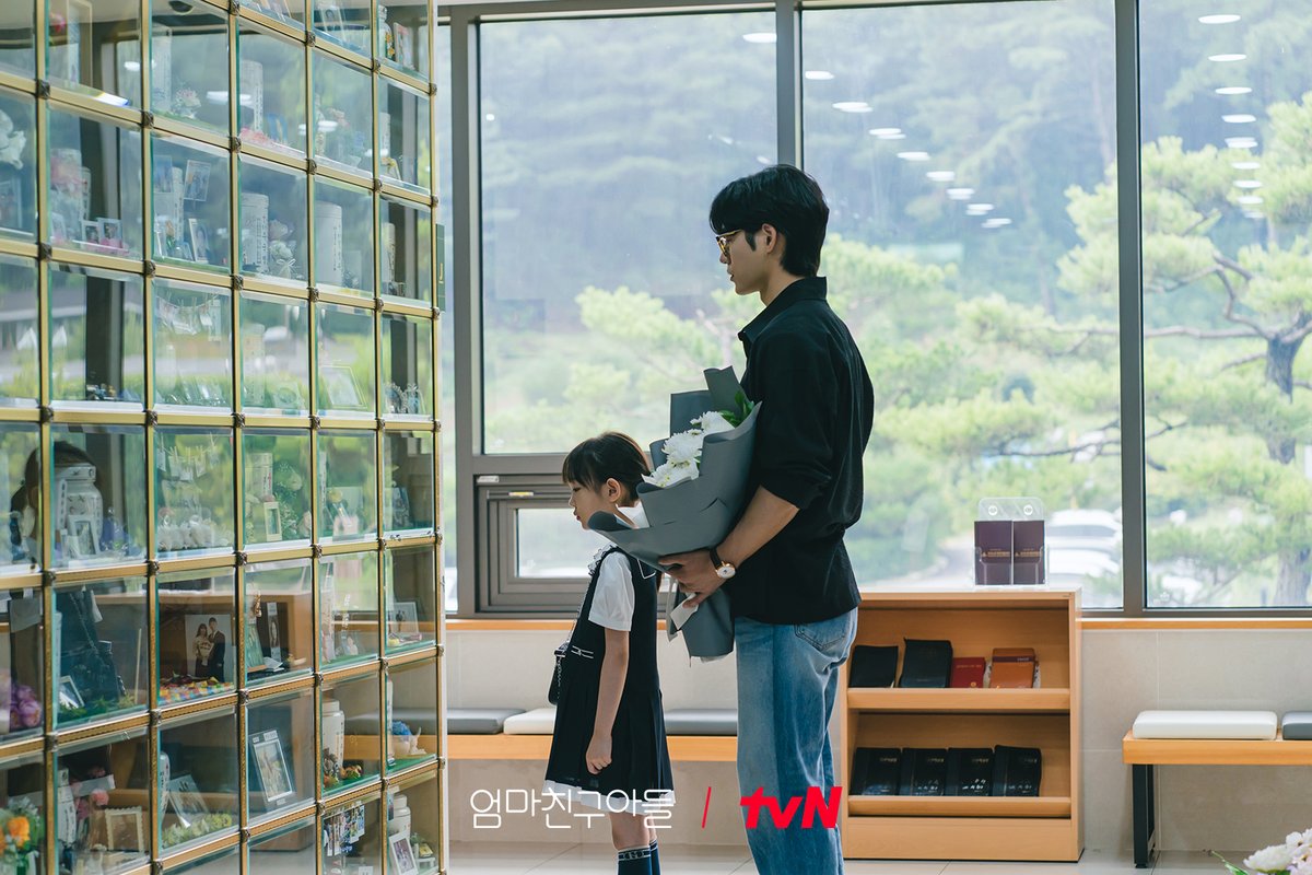 CJnDrama's tweet photo. 입꼬리 내려와. 티벤 연애 아니야🤭

승류 피크닉 데이트 &amp; 단음 납골당 만남?!
🩷혜릉즈의 달콤VS쌉쌀 극과 극 로맨스💙

[토일] 밤 9:20 | tvN
#엄마친구아들 #LoveNextDoor https://t.co/ciZvHdrGPk