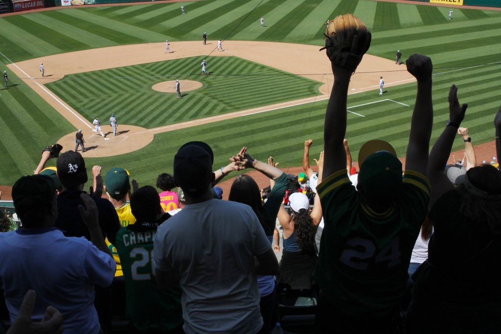 SeanDoBaseball's tweet image. 2018, glad we got to go @EdsDoBaseball 

We had beers with strangers, got free tickets from strangers and watched a walk-off win! Oakland A’s forever!