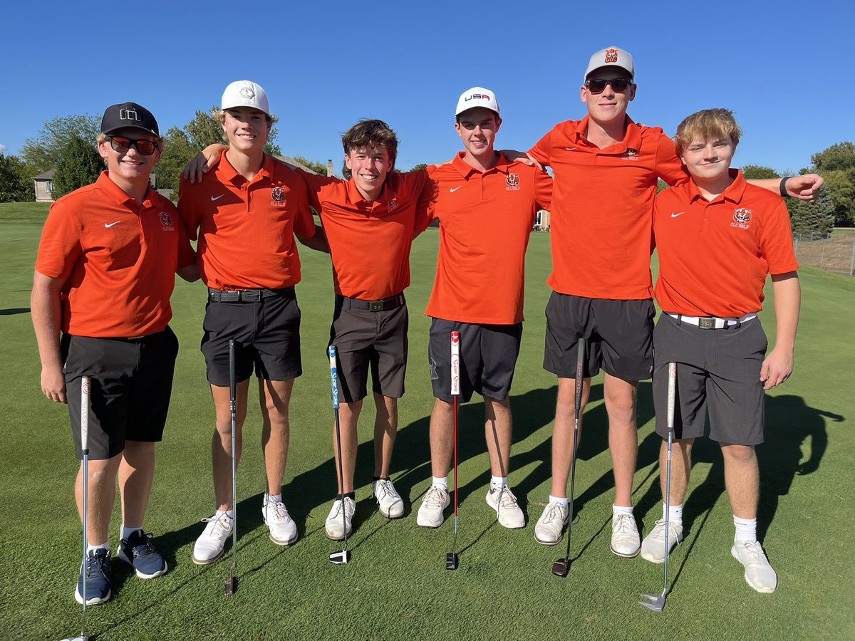 clcgolf's tweet photo. Senior Day festivities tonight at Redtail! Thanks to our six seniors for all of their hard work and dedication over the last four years! Still plenty of golf to play but we will miss these guys. High character kids that do things the right way! @clcathletics @CLCentralHS https://t.co/UgiuSzYPmq
