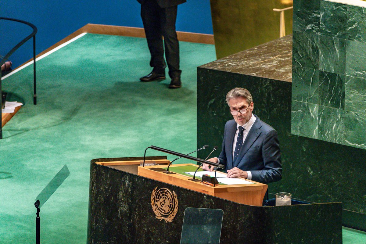 KingdomNL_UN's tweet photo. Today, @minpres at #UNGA urged for global action on climate change, UN reform and justice in Ukraine, Sudan, Venezuela, and Gaza. He called for unity, accountability, and a sustainable future.

His message: We must unite, persevere, and take responsibility for a better world. 🌍 https://t.co/Vsr2uyEu7g