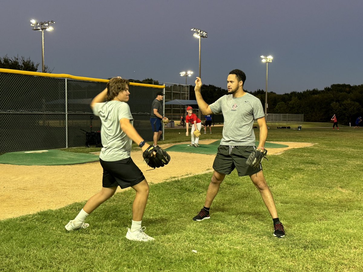 CalebAdams22's tweet photo. Back in the lab- getting ready for something big this weekend! Really gonna miss this guy and all his help! 
@tresanatomy @TC_cougbaseball @dprospects15 @DProspectsTexas @UpTopRecruits https://t.co/b8B6LXkh1R