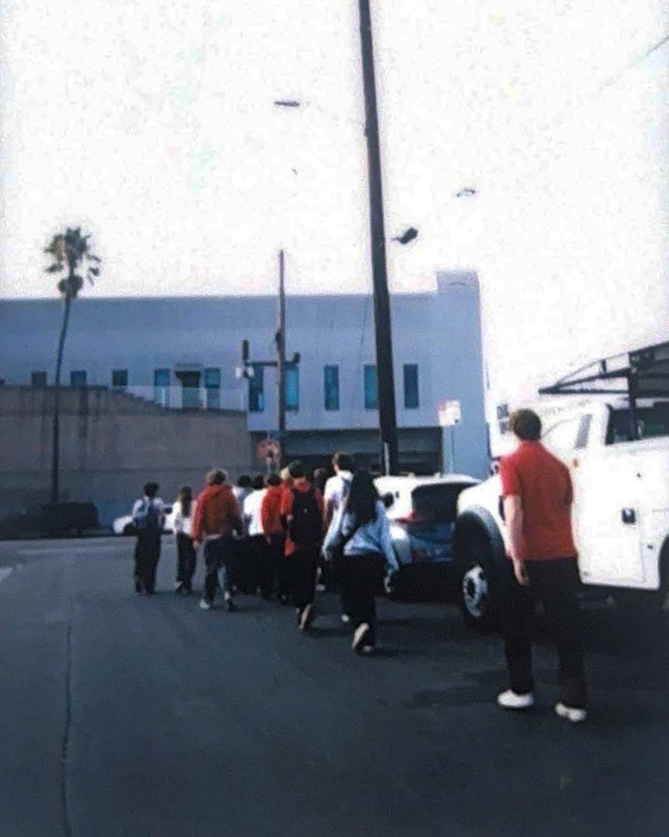 BuckleySchool's tweet photo. Diving into the Downtown L.A. Arts District! 🎨🌆 English teacher Mr. Kohn took his American Literature students to explore the incredible street art made by local artists. 📸📖 https://t.co/wmzJPgKN0N