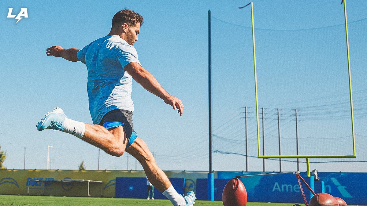 chargers's tweet photo. welcome to the cityy, @Dupont9A ⚡️ https://t.co/lhDwoPfYm9