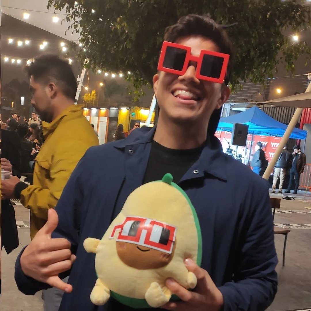 Los Mejores Fakin Lentes de todo Cripto

Y desde que los vi me parecieron de ptmre, fue en el YOY en Lima, un muy bonito evento de Comunidad, tanto así que tengo esta foto de perfil en Instagram hace como 1 año 

Junto a la Paltita de <a href="/cryptoamigoslat/">Cryptoamigos 🥑</a>  #nounsamigos