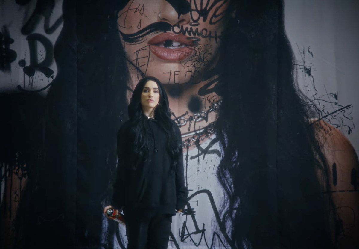 Brillante lo nuevo de Lali. Siempre haciendo algo distinto pero fiel a su estilo y su visión. La melodía es adictiva y creo que está creada especialmente diseñada para que la escuchemos en un estadio y explote. Ojalá así sea 😌