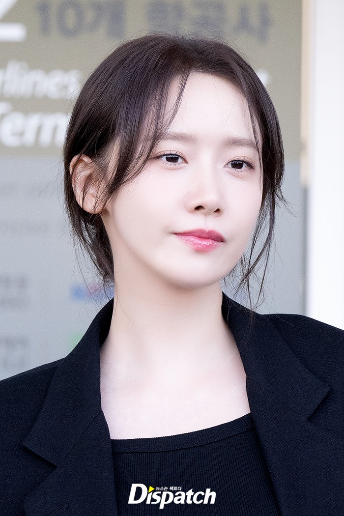 mystarmyangel's tweet photo. 240927 YoonA - Incheon Airport to Paris for Valentino (Paris Fashion Week) by Press (6)  

YOONA AT VALENTINO SS25  

#YOONAxValentinoSS25 #ValentinoSS25
@MaisonValentino
#LimYoonA #YOONA #ParisFashionWeek https://t.co/J5SV6VTfep