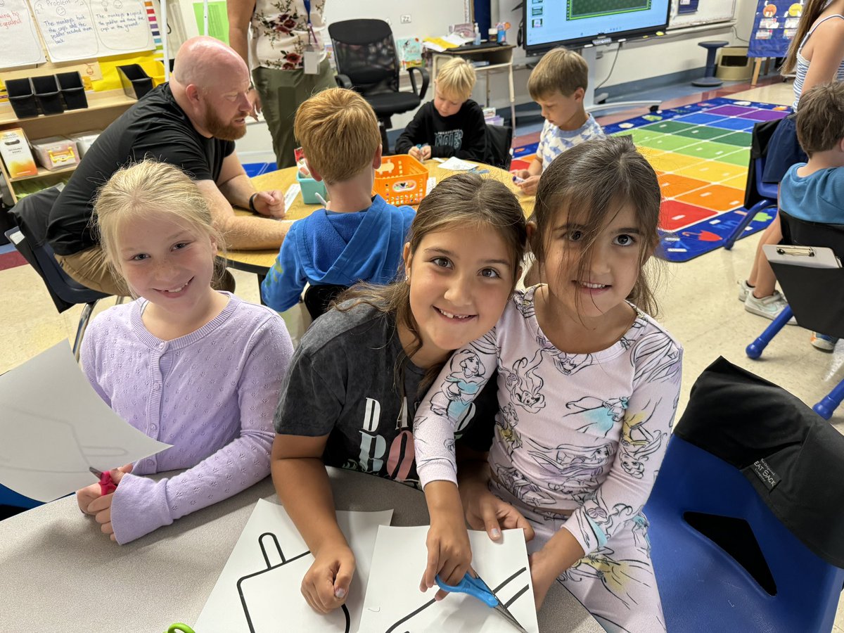 We’re the big kids now! It was so much fun celebrating Hispanic Heritage Month with our K-Buddies!