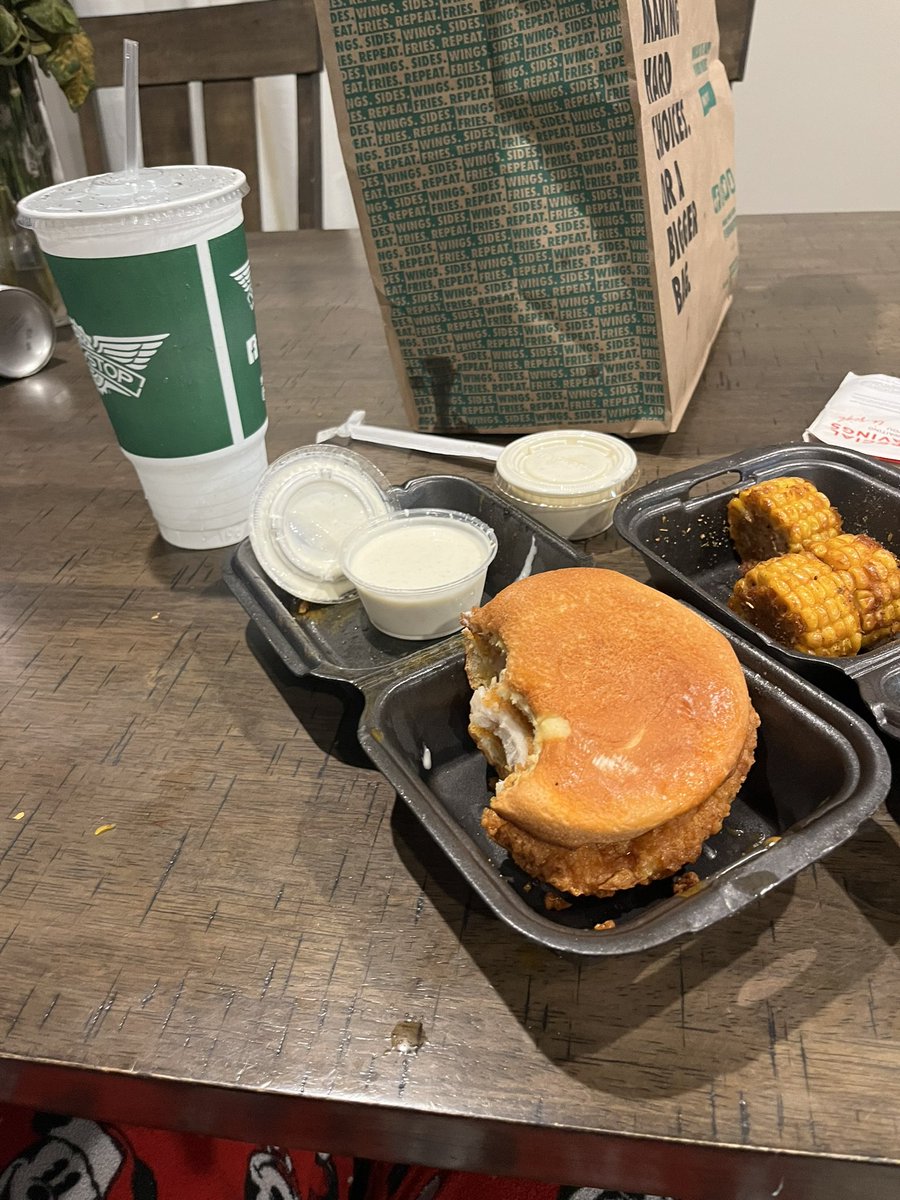 goingonCyd's tweet photo. tore up the wingstop he got me now it’s time to lay in bed for another 16 hours :3 #firstdayofperiod https://t.co/NYCay41Y3U