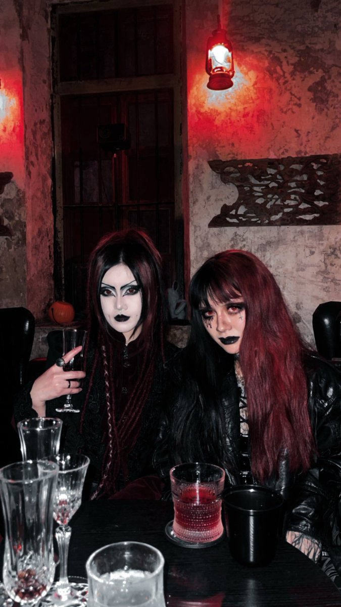 KII999ARA's tweet photo. #gothicgirls 
#goth
#satan https://t.co/pOYX12VNVh