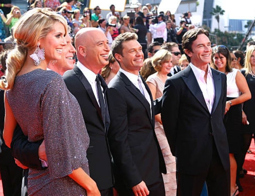 37Lemons's tweet photo. Taller man in a dress standing with shorter females in suits:

Heidi Klum at the 2008 Emmy's with TV twats Tom Bergeron, Howie Mandel, Ryan Seacrest, &amp; Jeff Probst https://t.co/MXHPHU6TnB