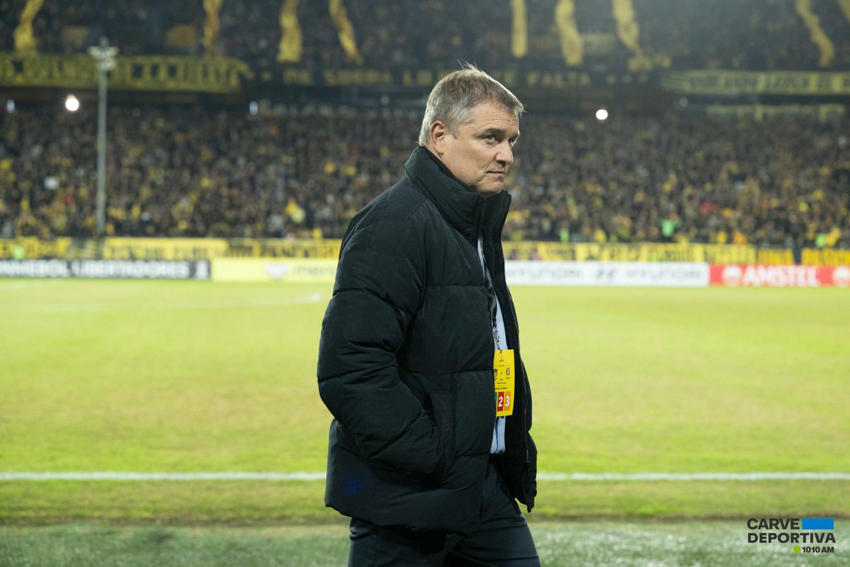 CarveDeportiva's tweet photo. 🗣️ “Cuando terminó el partido pensé en todos los hinchas de Peñarol, no en alguien particular si no en todos. Hoy Uruguay está contento, hoy Uruguay está feliz, gozando este momento”

✍🏻 Diego Aguirre AHORA en Carve Deportiva https://t.co/IcW14fW2QT