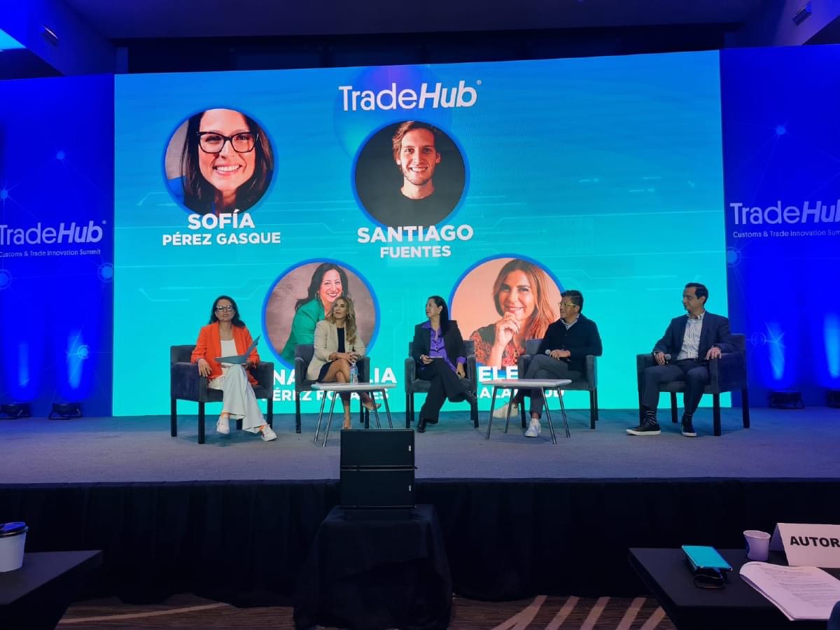 annecpr's tweet photo. Participé en el panel de #Ciberseguridad en Comercio Exterior en el #TradeHubSummit. Hablamos sobre cómo proteger datos críticos ante amenazas y el impacto de la IA tanto en ataques como en defensas. 🚨💻
Te comparto algunos datos relevantes : https://t.co/jx06KVCCXn
