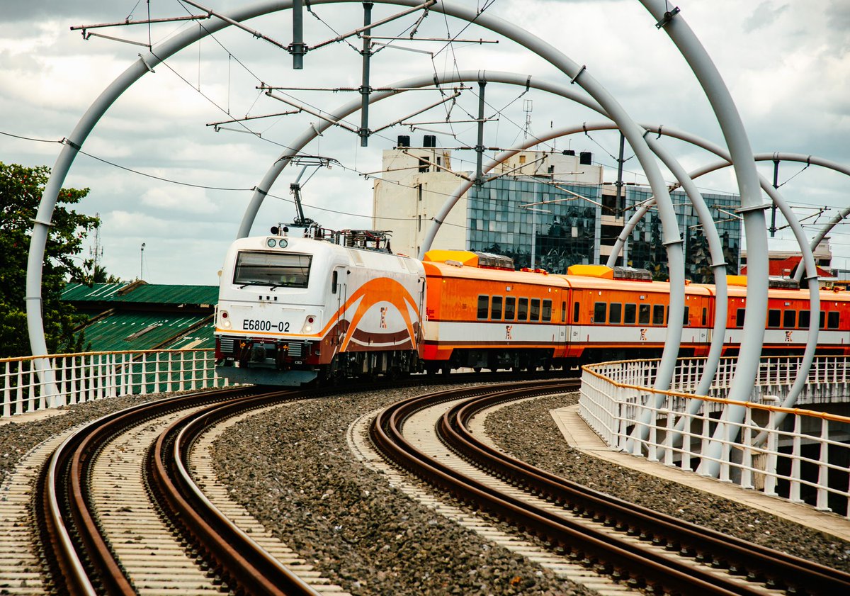 date_africa's tweet photo. 🇹🇿Tanzania : Connecting Tanzania to the Future: The Standard Gauge Railway (SGR) revolutionizes transport and boosts economic growth. 🚄
Did you know?
The SGR has reduced travel time between Dar es Salaam and Dodoma from 8 hours to just 4 hours.
#utdatanzania #utdainfo https://t.co/GD34aq64lo