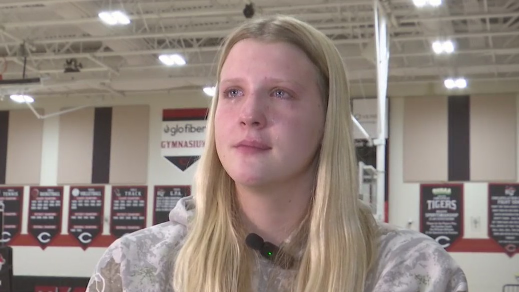 After a January crash that left her with extensive injuries and months of rehab, 15-year-old Addison Edgington returned to the volleyball court. nbc4i.co/4ehxC6A