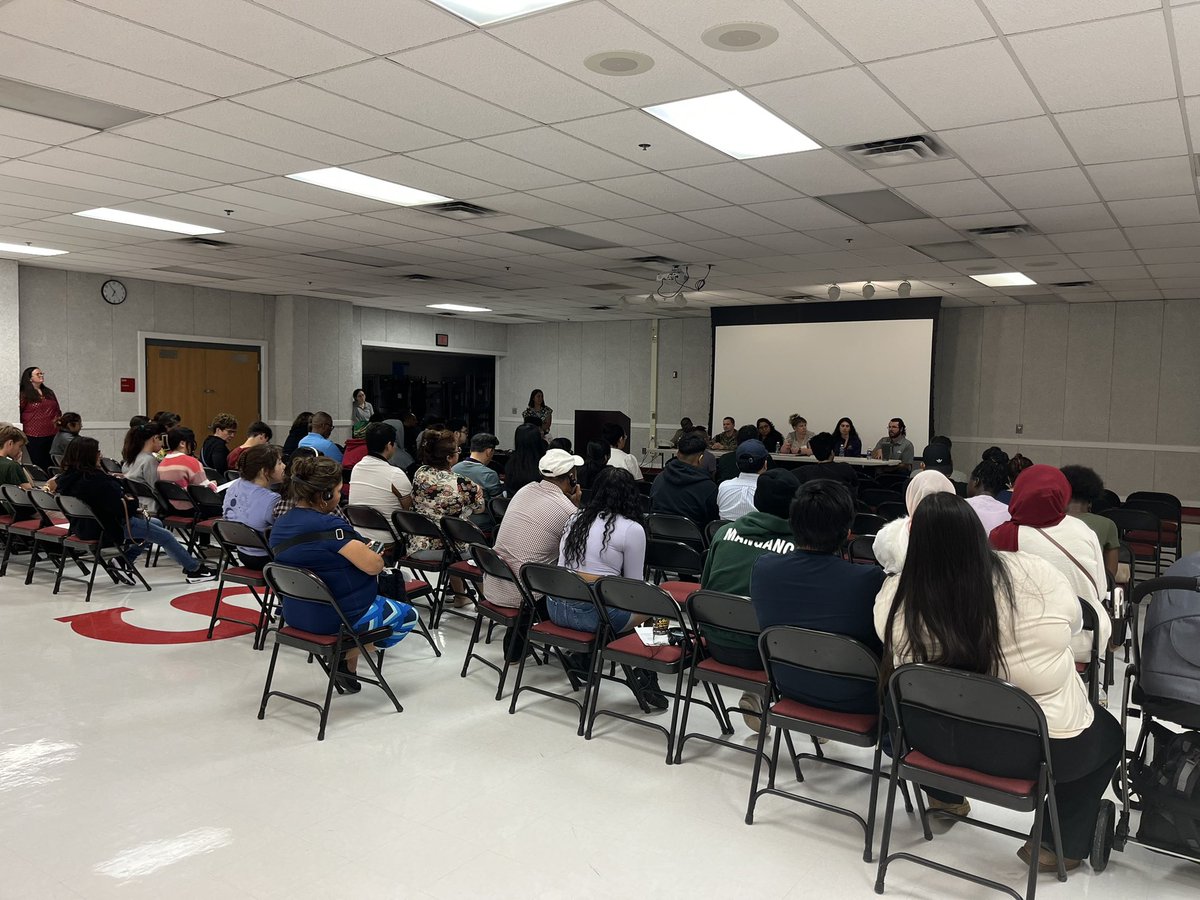 Senior Parent Night was a success! Thanks to everyone who attended and our panelists from GMU, JMU, ODU, NOVA, the Navy, and Marines for their valuable insights!
