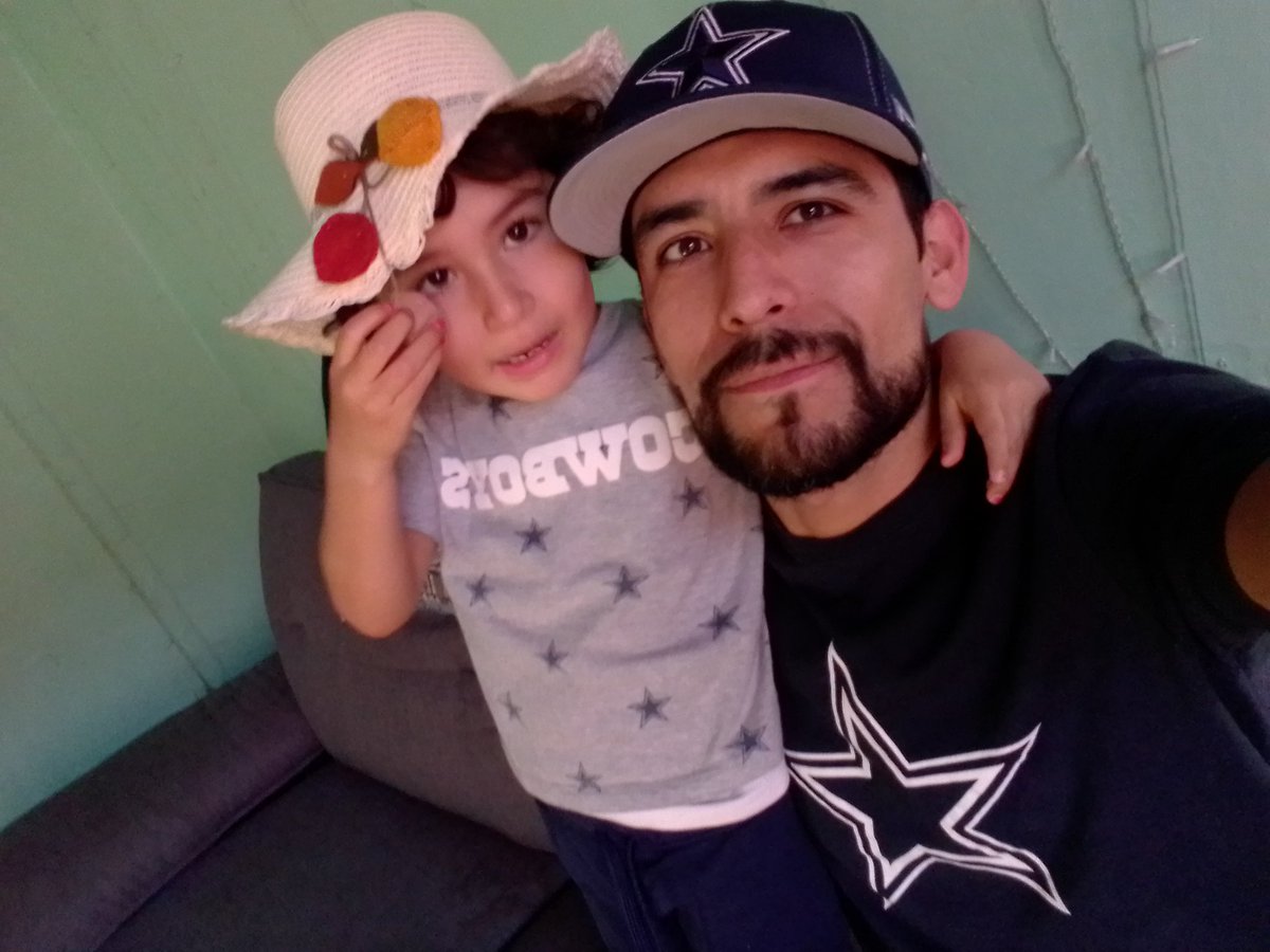lalorosl's tweet photo. Mi compañerita #FoxImpactoNFL
@FOXSportsMX @dallascowboys HOW 'BOUT THEM COWBOYS https://t.co/FWQTv5JOqG