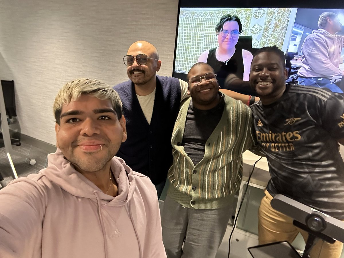 SerxioGonzalez's tweet photo. S/O to Dr. @DrGabrielPulido for droppin the mic and engaging my students in poetry and storytelling pedagogy by hooks 💖🥹✨����🏽 #jotería #criticalqualmethods #storytelling #PittEducation https://t.co/CqC1ygJEXX