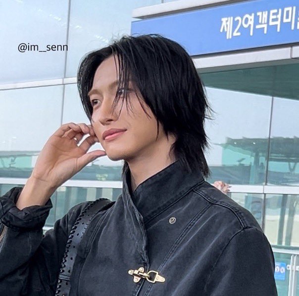 iluvhwas's tweet photo. HIS SMILE. THE SMILE LINE IS THERE YALL. I’M MELTING I LOVE HIM SO MUCH

SEONGHWA TO PARIS SS25
#SEONGHWA #성화 #IsabelMarant
#IsabelMarantSS25 @ATEEZofficial https://t.co/2oOnTlZhvS